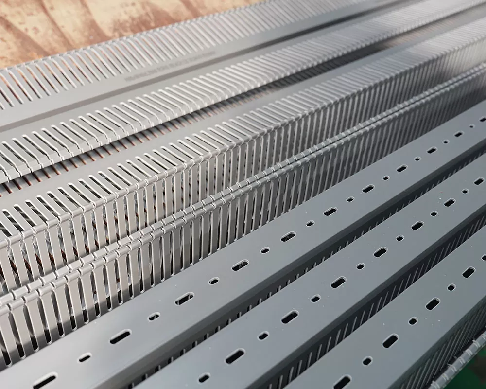 Који је опсег температурне отпорности ПВЦ носача каблова отпорног на пламен унутар разводног ормана?